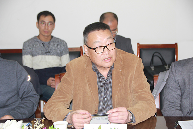 河北PA旗舰厅参加体育器材生产企业与高校体育部主任座谈会